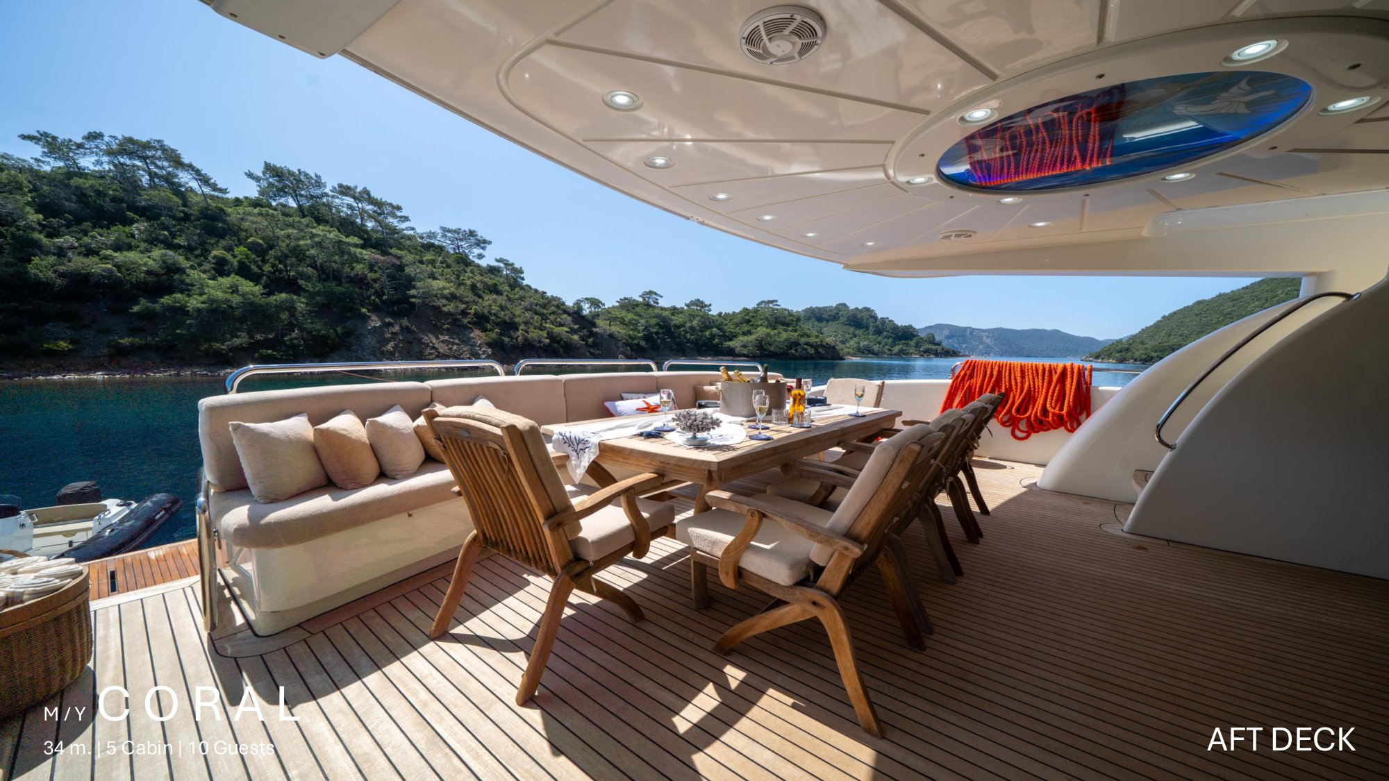 M/Y Coral — Aft deck yemek masası