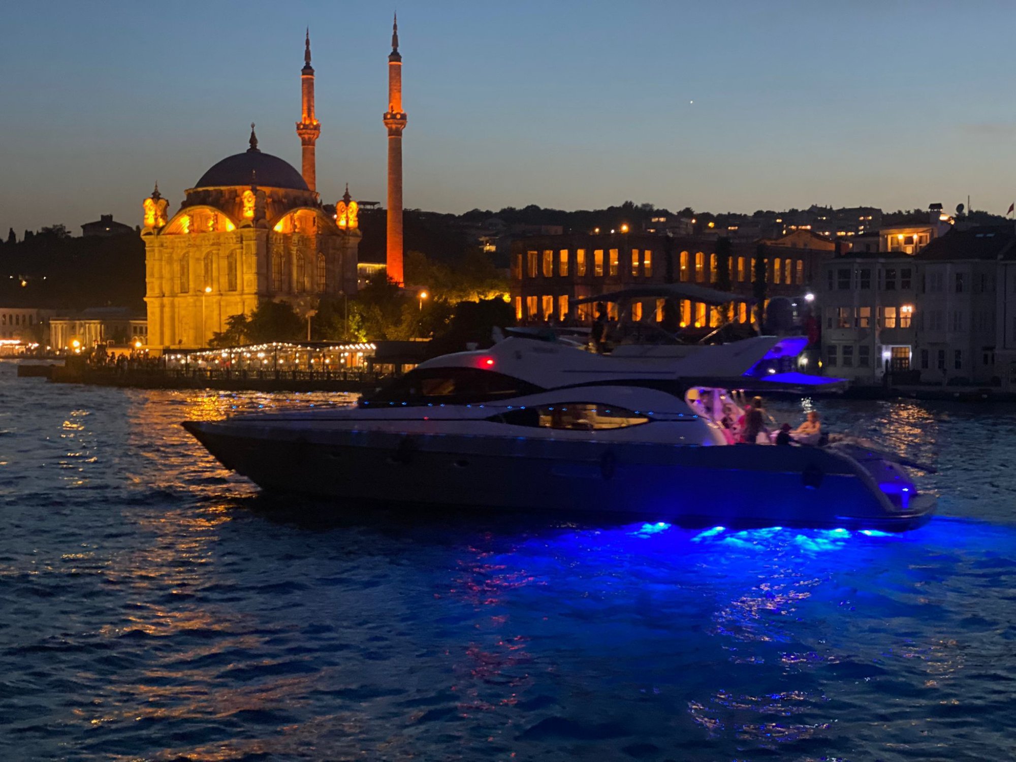 Millennium III — Köprü altı