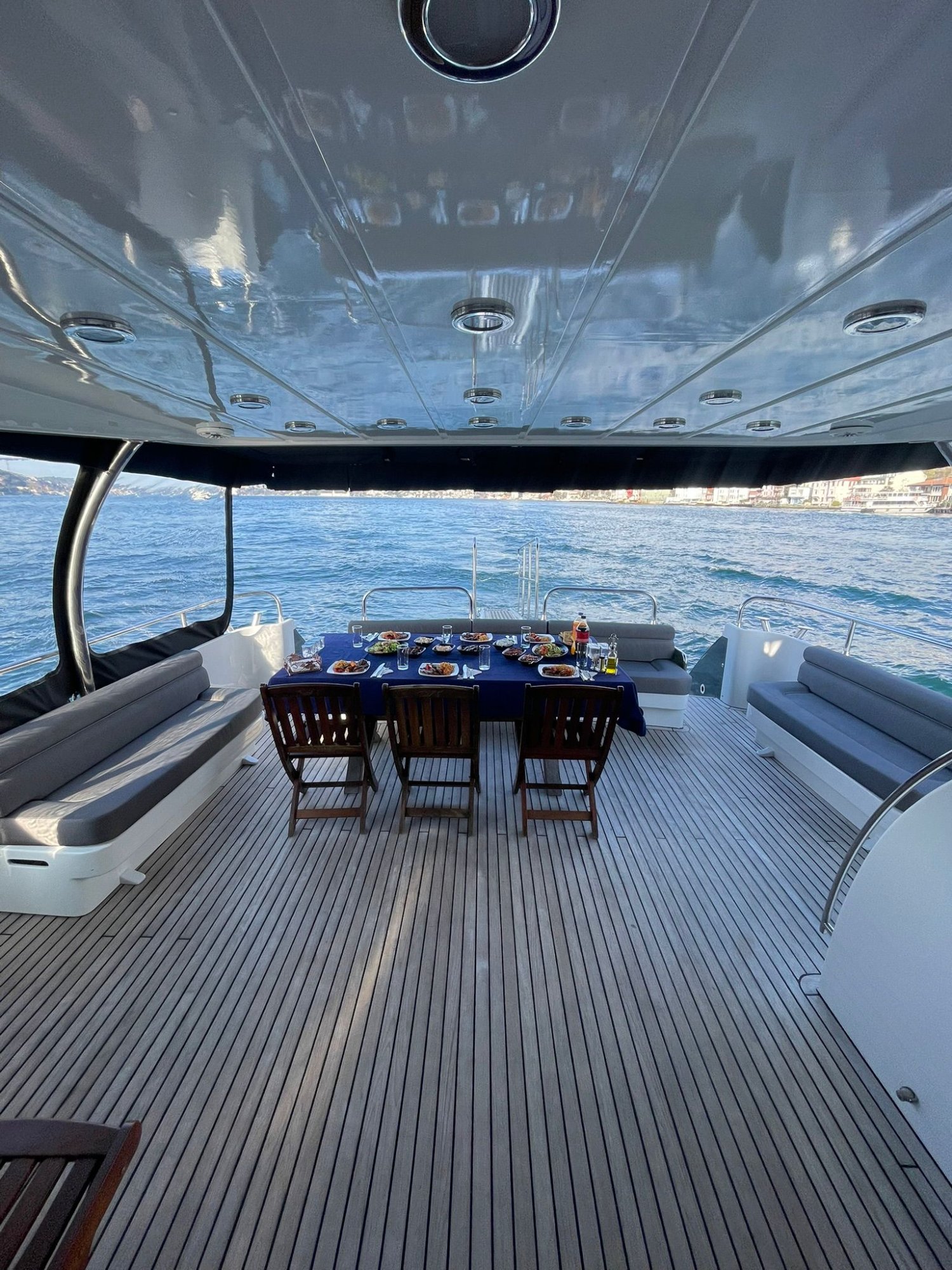 Bekarlığa veda tekne gece LED ışık İstanbul Boğazı