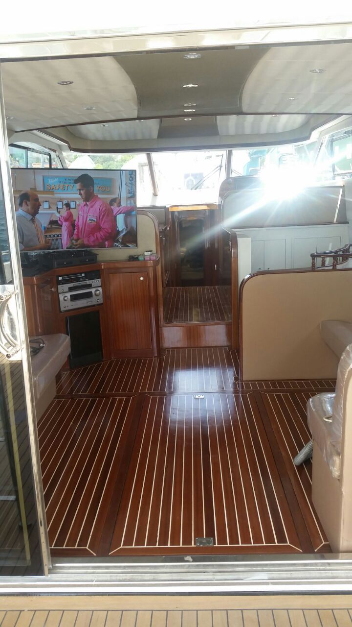 Millennium I — Teak salon