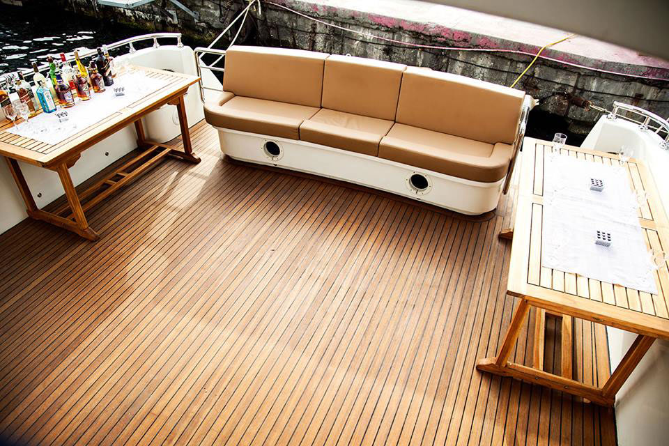 Millennium I — Yemek masası