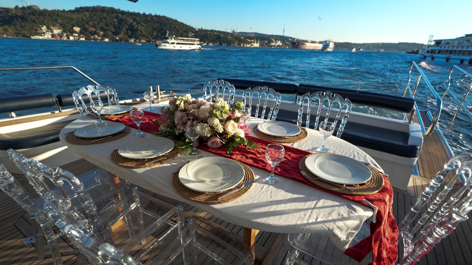 Suar S — Arka güverte yemek